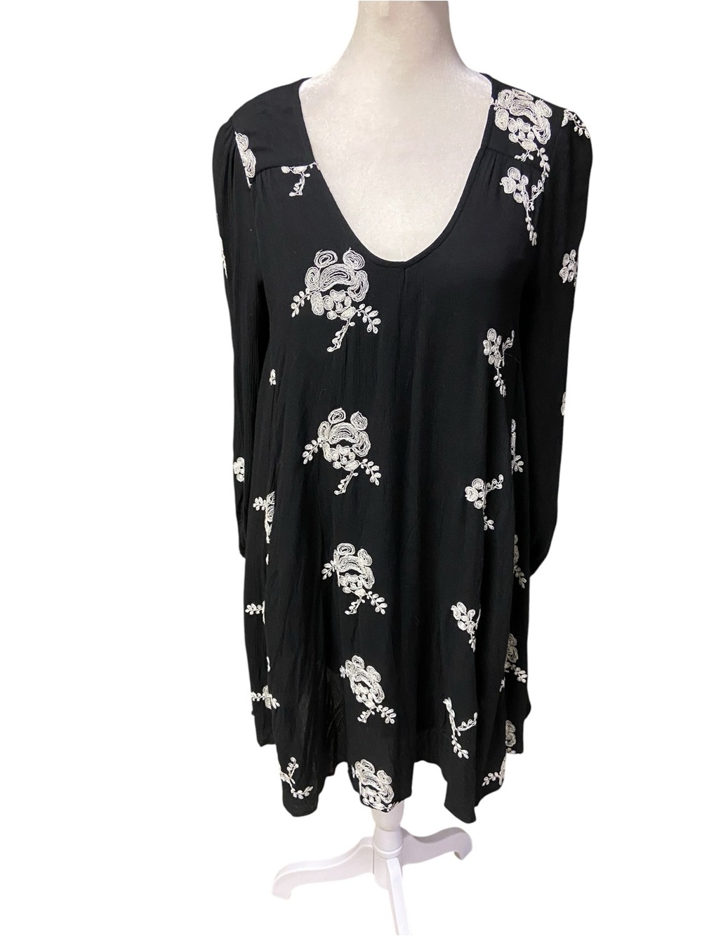 Altar'd State Black Embroidered Boho Swing Mini Dress Keyhole Back Size S Lined - Picture 3 of 12